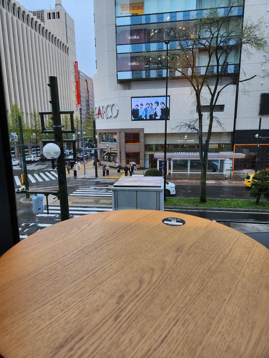 Yuuki56558790's tweet photo. #札幌 #ゴールデンウィーク #starbucks #4PLA
休日には激混みのスタバもゴールデンウィークは意外と穴場スポットになる? https://t.co/MhFBmZzOL7