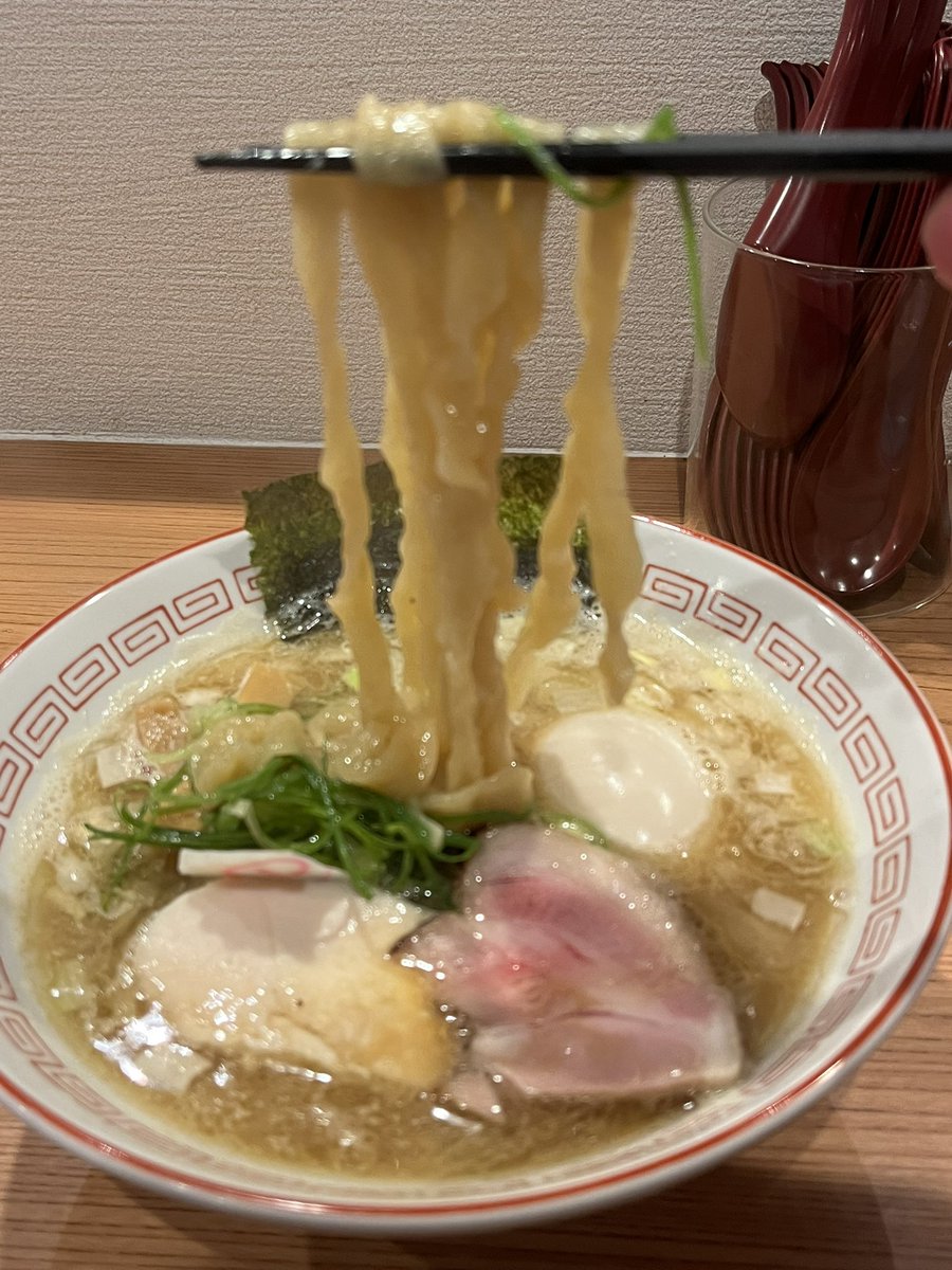ごん tweet media