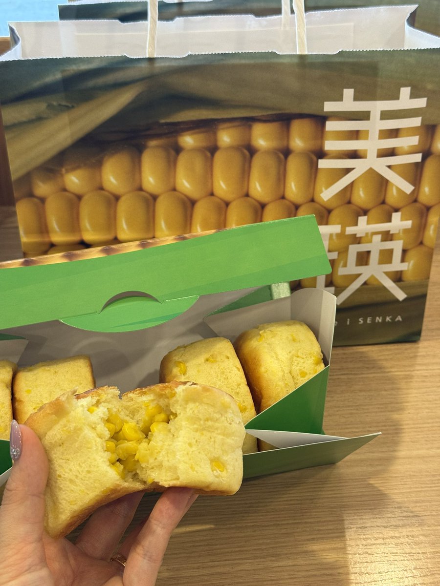 私道民よね...？自分へのお土産多くない...？新千歳空港エンジョイネキ✈️

コーンぱん久しぶりにゲット🌽❤️‍🔥
新発売の一幻スナック楽しみ🦐