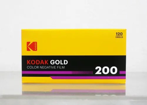 photoyoshioka's tweet image. #EASTMANKODAK GOLD 200 Film 120サイズ（#1本より販売いたします。表示価格は1本の価格です。） photoyoshioka.shop-pro.jp/?pid=191672275

コダック ゴールド200は、日常的な写真撮影に最適な、汎用性の高い中感度、昼光バランスのカラーネガフィルムです。
#kodak
#new
#120サイズフィルム
#門真市写真屋