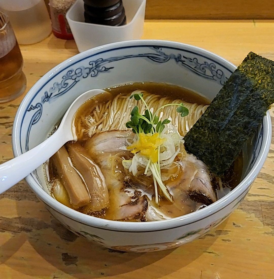 contimax's tweet photo. らーめん いまるや@伊勢崎市
醤油らーめん、替え玉

久々の醤油らーめん🍜
​鶏と魚介の旨味が凝縮されたスープうまっ🤣
パツッとした麺との相性も抜群で、最後の一滴まで完飲不可避な一杯🥰
全粒粉入り麺旨い👏😋

美味しかった😉👍️🎶
ご馳走さまでした😋🍴💕 https://t.co/jCCCiyRa7h