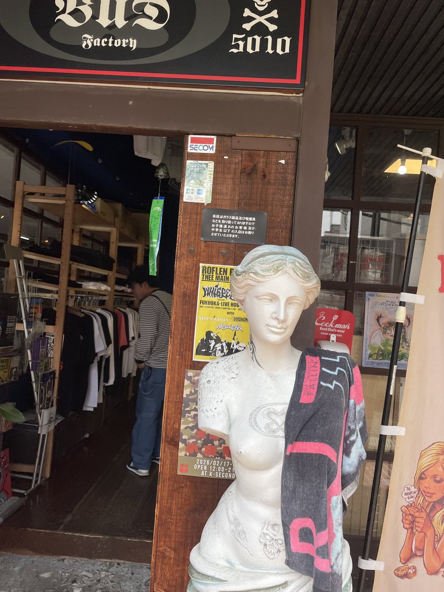 headshopvox's tweet photo. VOX OPEN 12:00-20:00
今週も休まずおーーーーぷん！！！！ https://t.co/Q15NmGbRPx