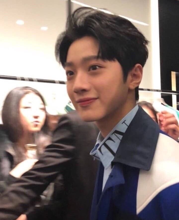 라이관린 얼굴 tweet media