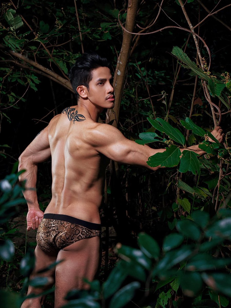 22Zem's tweet photo. Hot tiger 🐅 https://t.co/Xkl99a1Z0t