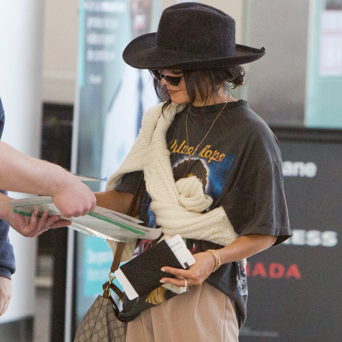 Vanessa Hudgens Archive tweet media