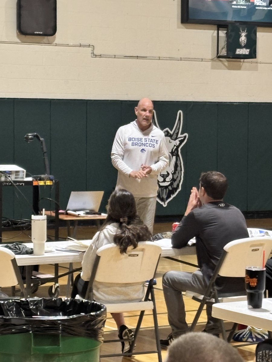 JoeHarris4's tweet image. #ChelanClinic is in the books🏀, A massive thank you to @BSUcoachBurns @BobbiHazeltine @ChrisHyppa @UW_MBB Andy Hill @zachharrellzook  for your time and expertise. Appreciate you all for teaching the game &amp;amp; more importantly, for giving back to the coaching community. #GrowTheGame