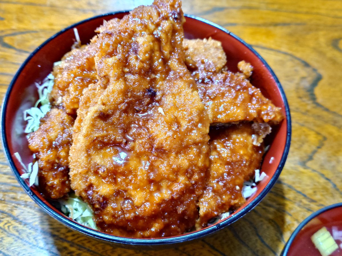 おひる〜
十文字屋のソースカツ丼たべたよ〜
肉厚なのに柔らかジュ〜シ〜！