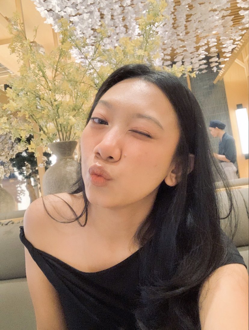gallery handphone isinya selfie semuaaa🧏🏻‍♀️