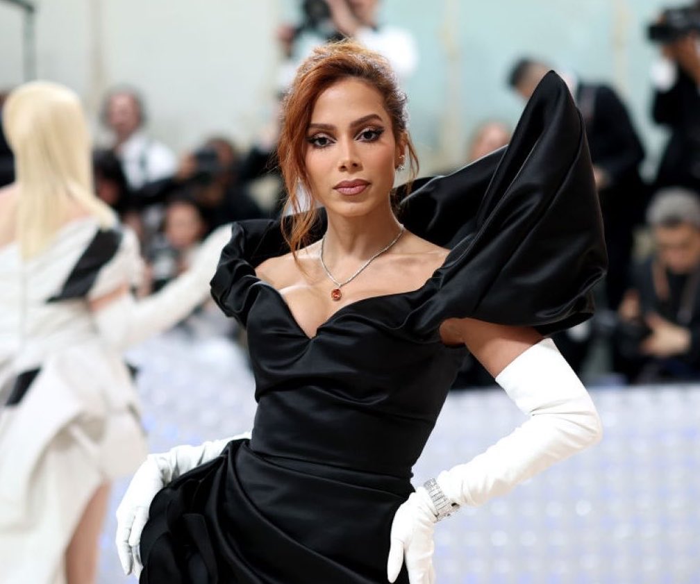Primeira Mão Anitta tweet media