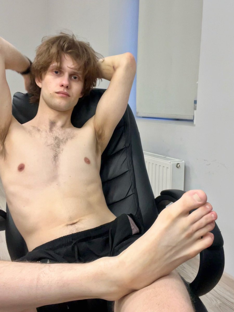 kgrip10's tweet photo. 22yo young alpha looking for new paypigs to drain and worship me. PayPal is in bio. DMs are open. Useless fag till you contribute! https://t.co/aDzPTzB9Jn