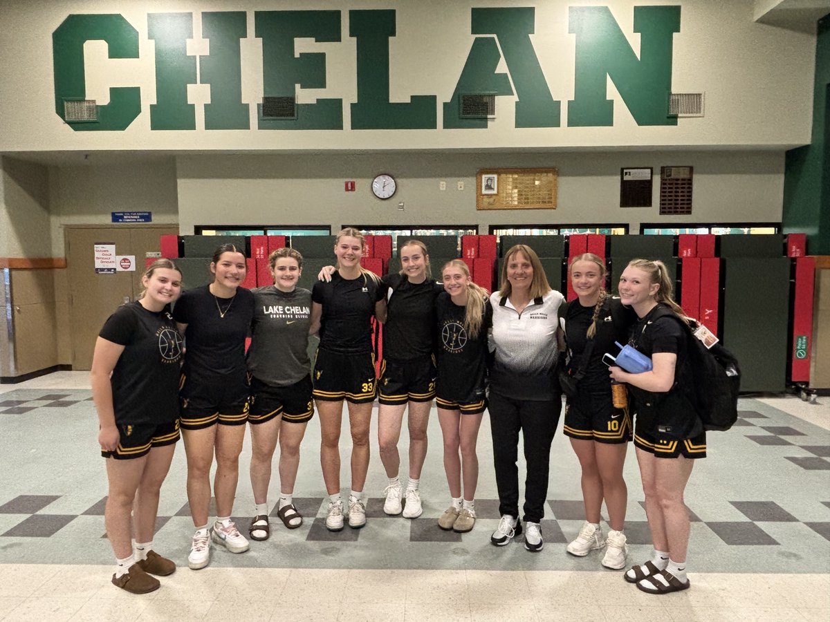 JoeHarris4's tweet image. #ChelanClinic is in the books🏀, A massive thank you to @BSUcoachBurns @BobbiHazeltine @ChrisHyppa @UW_MBB Andy Hill @zachharrellzook  for your time and expertise. Appreciate you all for teaching the game &amp;amp; more importantly, for giving back to the coaching community. #GrowTheGame