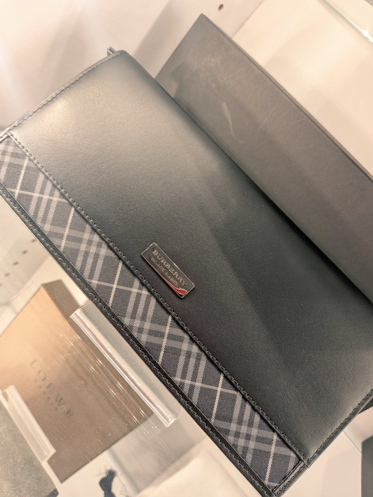 tenpo_rewatch's tweet photo. こんにちは！
GW期間中も元気に営業中です👍

ブランド品多数入荷しています！
気に入った小物、バッグで日ごろのモチベーションを上げちゃいましょう‼️

ご来店お待ちしています🥰

#リウォッチ　#コーチ　#コールハーン　#ロエベ　#バーバリー　#ブランド　#高級ブランド https://t.co/mdz0OpqZwZ