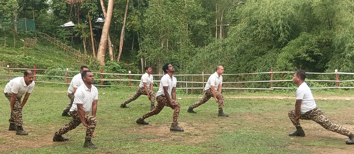 2Diphu's tweet image. Jawans of 20 Bn, CRPF, Jiribam, Manipur kick start their day with exercise &amp;amp; yoga, fueling up for a day of service &amp;amp; dedication! #CRPF #Jiribam #MorningMotivation #FitJawans #WinterWorkout