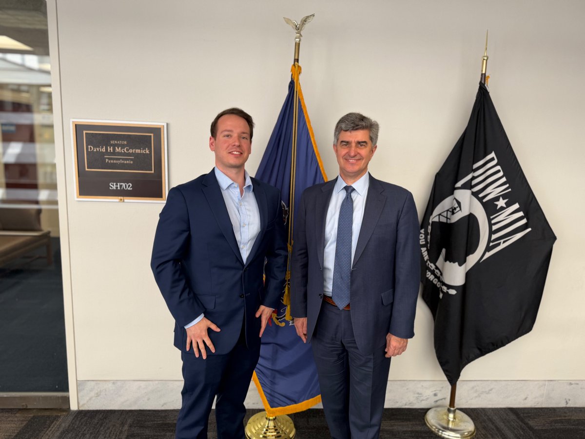 YGogotsi's tweet photo. We visited the offices of 4 U.S. Senators to raise awareness of the importance of advanced nanomaterials R&D. @drexelnano and https://t.co/Y8NqS6knLi develop #MXenes - 2D nanomaterials with unique properties that no other material can match. https://t.co/7LJo6JP4AF