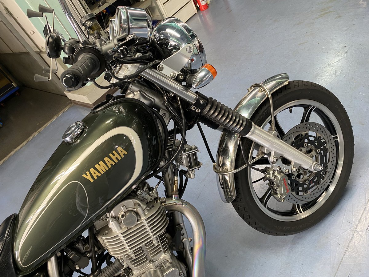 husky634's tweet photo. 乗らなきゃ分からない!
すげぇ!フルコン制御のSR400!
ピチューボのフロント足周りのセットアップ!これぞプロの仕事!
やるなぁNINE GATE!
久々、自分の以外で楽しいバイク乗った!
#ninegate
#9gate https://t.co/FQxw093ZNG