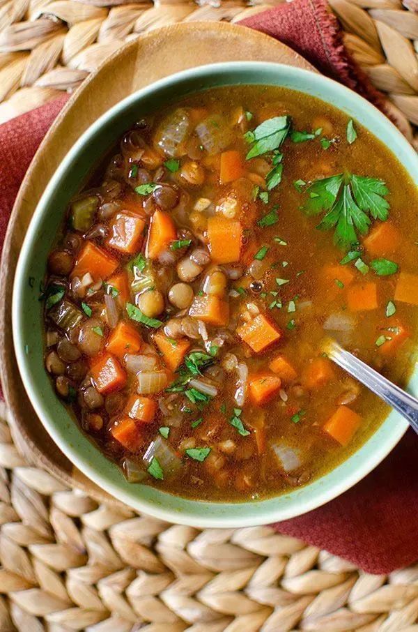 Living_Lou's tweet image. Packed with lentils + spices - this soup recipe is tops!

DELICIOUS flavour from the cumin, coriander + chili flakes.

RECIPE: buff.ly/2F3rcrV
#lentils #recipe