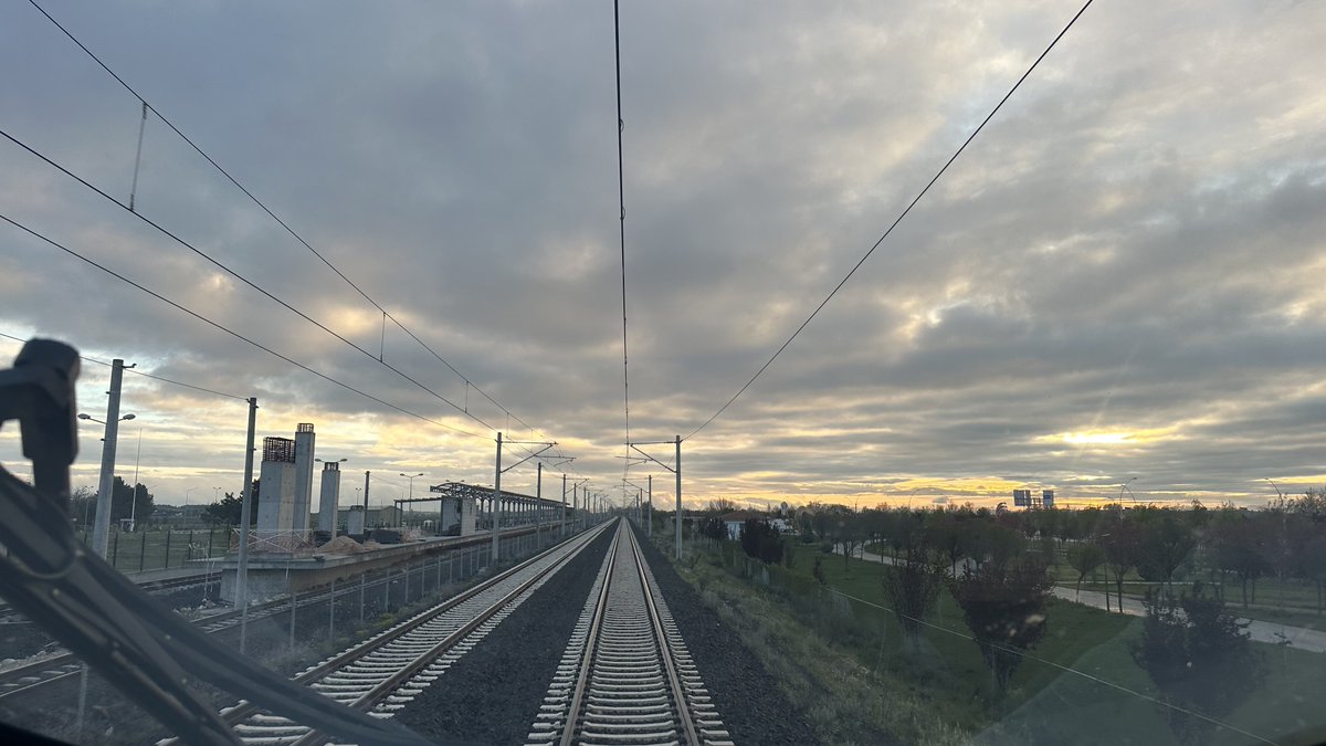 seyit_sahinkaya's tweet image. 🚦🚄🚃🚃🚃🚃🚃🚃🚃🚃&amp;gt;&amp;gt;&amp;gt;
#machinist #machinistlife #traincaptain 👨‍✈️ #highspeedtrain 🚄 #siemensvelaro #travel #konya #istanbul #withoutcoffee ☕️ #keeptomemories #seyitsahinkaya
