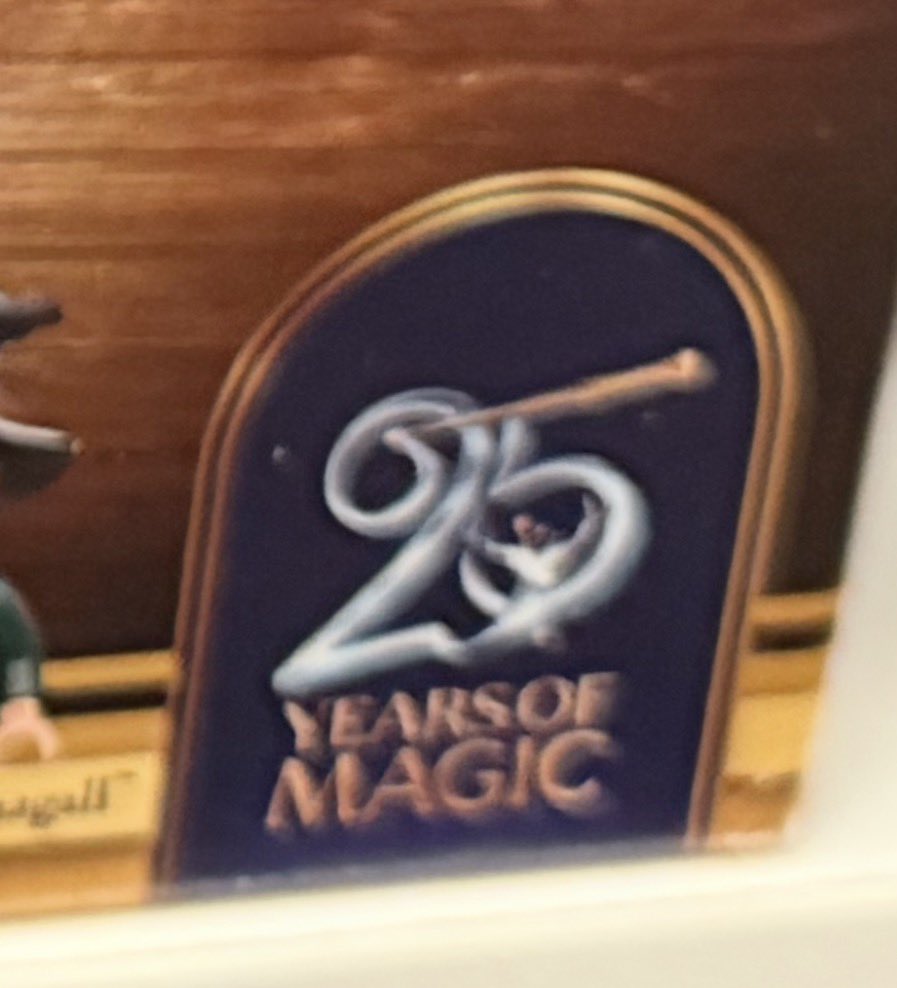P3t3rD4Gi4nt's tweet image. First look at the “25 years of Magic” logo! @HPotterUniverse #HarryPotter