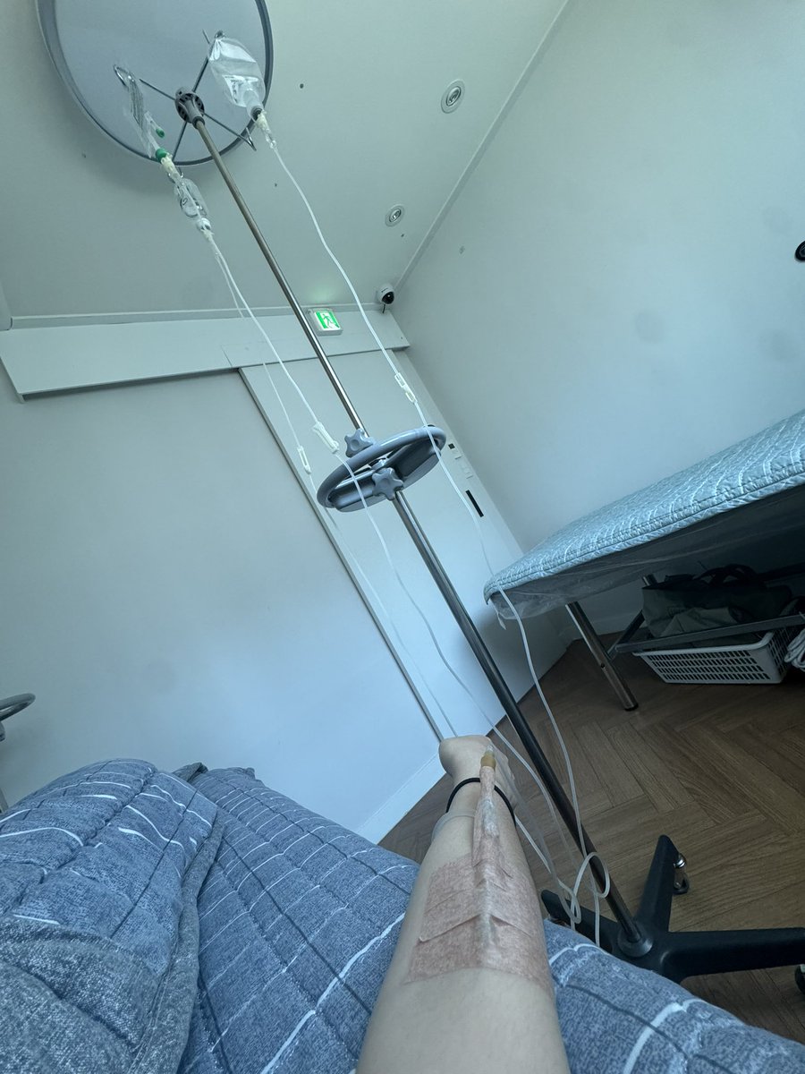 시리 tweet media