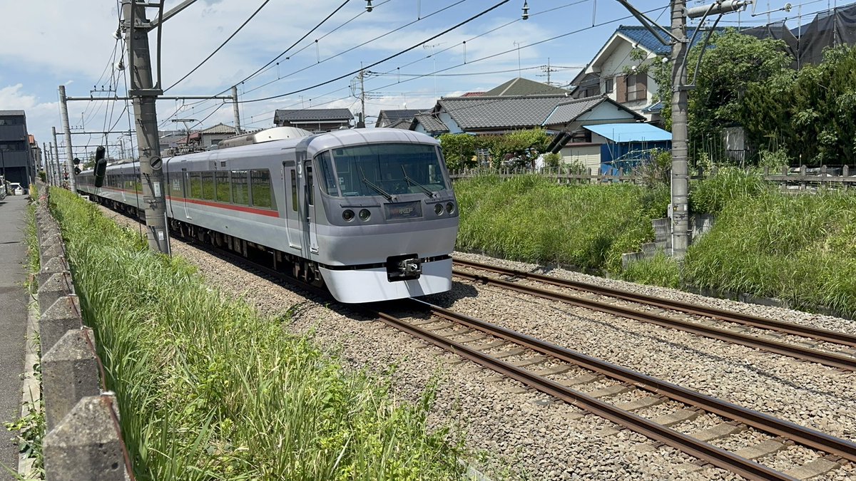 noahratta's tweet photo. 鉄分補給その1
#西武10000系
#NRA
#西武鉄道
#NEWREDARROW https://t.co/qboF5CTvBe