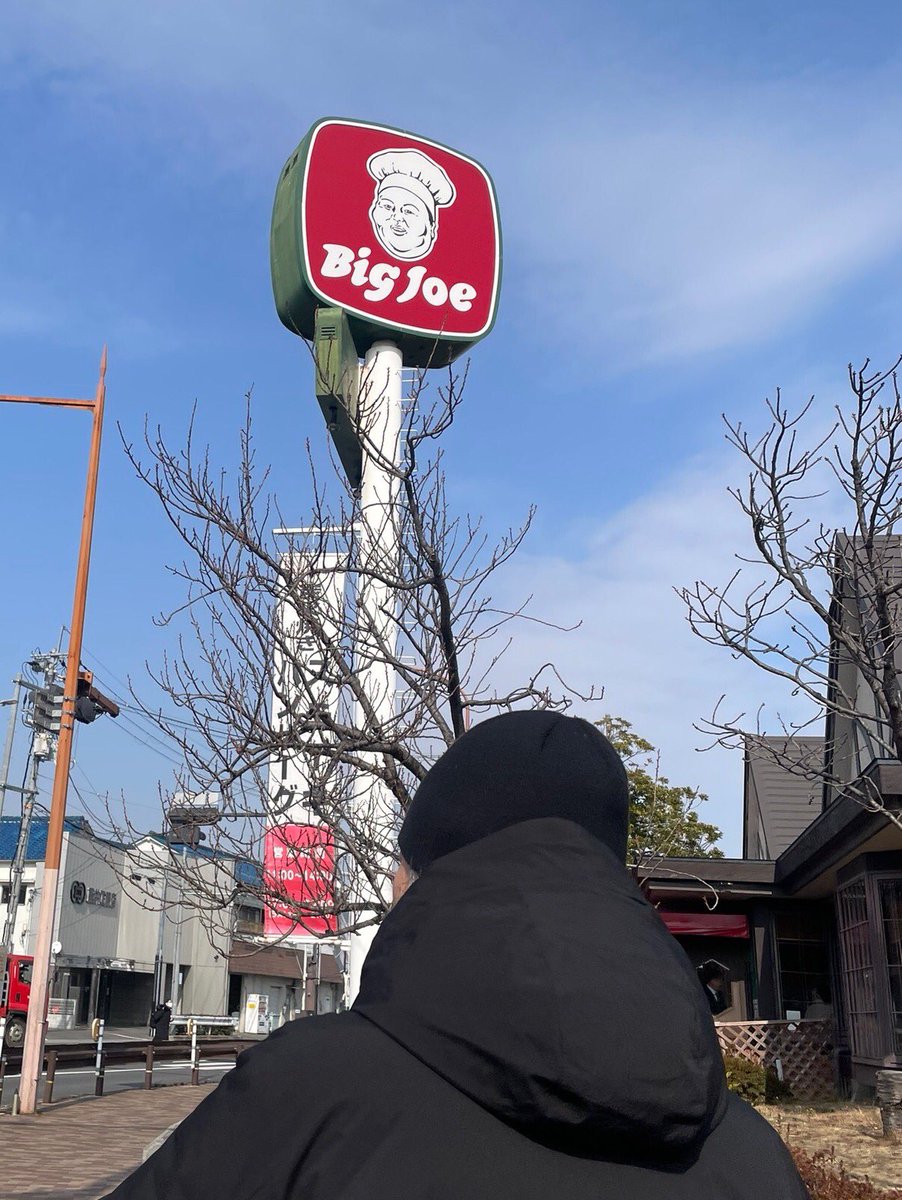 D4___DON's tweet photo. 1月に藤井寺のBIg Joeにハンバーグとステーキを食べに行った。店内の正面真ん中にDJブースのようにグリルがあり、そこで焼いてくれる。 https://t.co/SeJ0rY0Olt