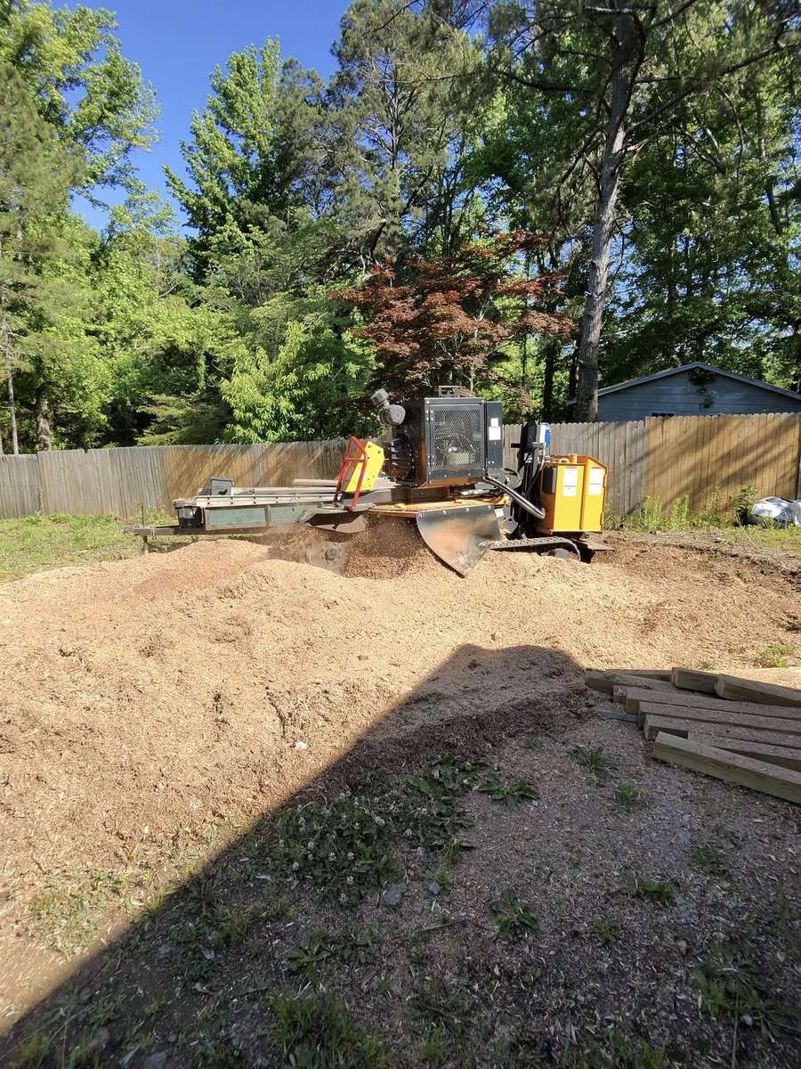 ben_snider95's tweet photo. @GroundsCrew_CT If only there was a way to discharge all shavings behind the machine…  above 40” and I spend 3x the time due to having to reposition or clean away shavings. https://t.co/877Itlm2ox