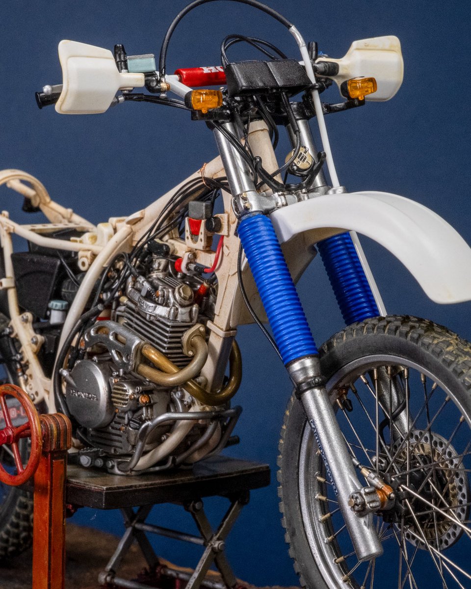 Easy_Modelers's tweet photo. #バイク模型が好きだ
#見切れの美学
ハセガワ1/12 XLR250R
配線工事 https://t.co/FlNui6ixQC