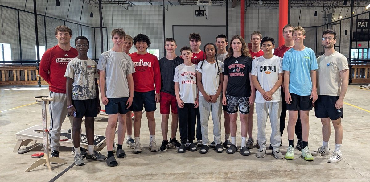 WHSReserveBaseB's tweet photo. Thank you to the Hockinson, Hill, Montoya, and Tsuji families for a great team dinner at the Fowling Warehouse! https://t.co/GjG0uwGJNC