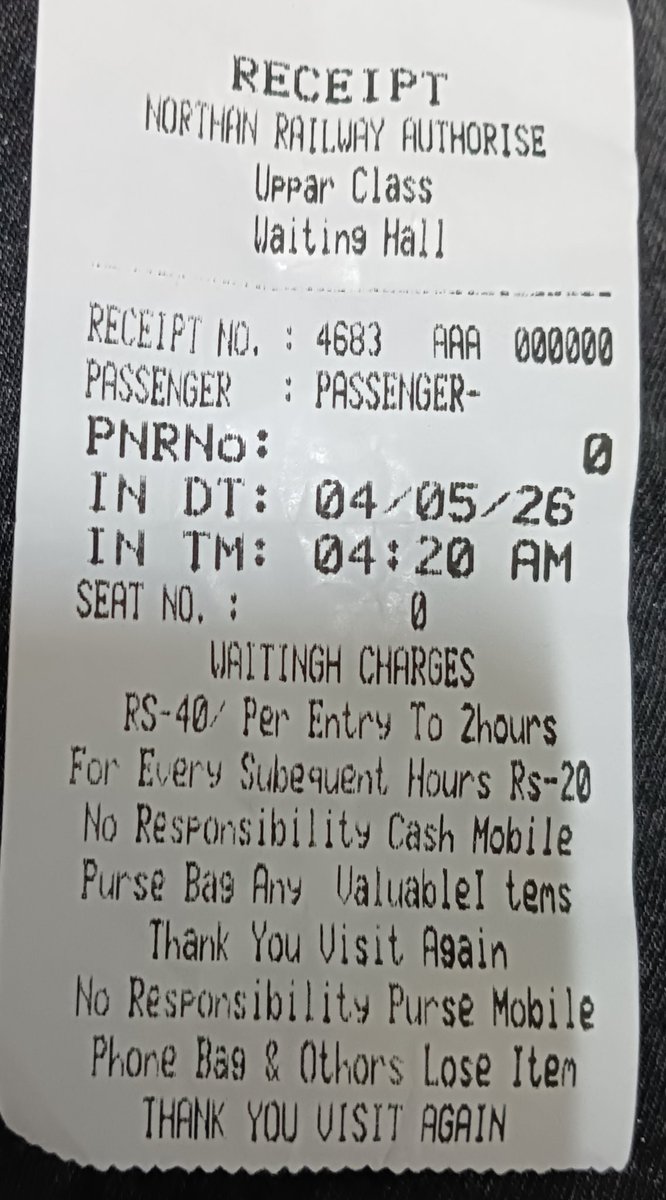 kalar_vikas's tweet image. ₹20/घंटा चार्ज लेने के बावजूद रेलवे वेटिंग रूम की हालत बेहद खराब है। गंदगी, गंदा पानी और बुनियादी सुविधाओं का अभाव यात्रियों से पैसा तो लिया जा रहा है, लेकिन सुविधा नाम की चीज़ नहीं। कृपया तुरंत सुधार किया जाए।  #IndianRailways #NZM @RailwaySeva @RailMinIndia