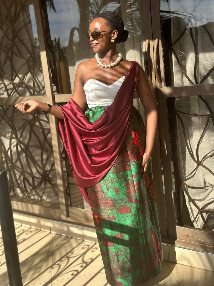 MacqueenKloset's tweet photo. Another reminder that we have Plenty new traditional outfits vailable for Hire/sale
Dm/ Call 0703043203 /0708344113
Location: Shop K17. Mukisa Mall, Ntinda
Kindly, remember to carry your ID for those hiring. 
#mishanana #kuhingira #kukyala  #traditionalattire #Mikolo https://t.co/2CpYTgz65X
