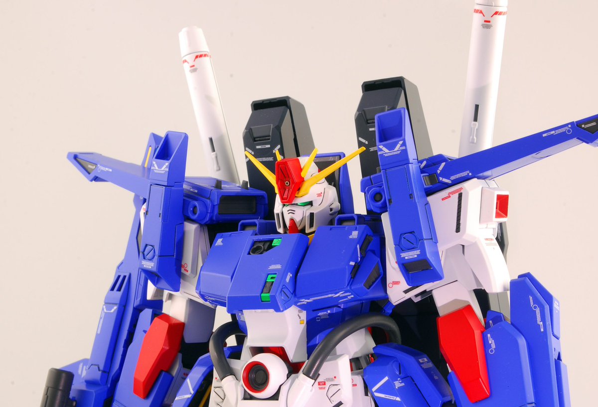 iso_s's tweet image. MG 1/100 フルアーマーZZガンダム Ver.Ka
完成しました。
ハイパーメガキャノンはカッコいいけど、なんか主人公機ぽくなくなるなと思ったのでなしで完成としてます。着膨れ感なく圧倒的な質感で大変満足。
#ガンプラ
 #gunpla