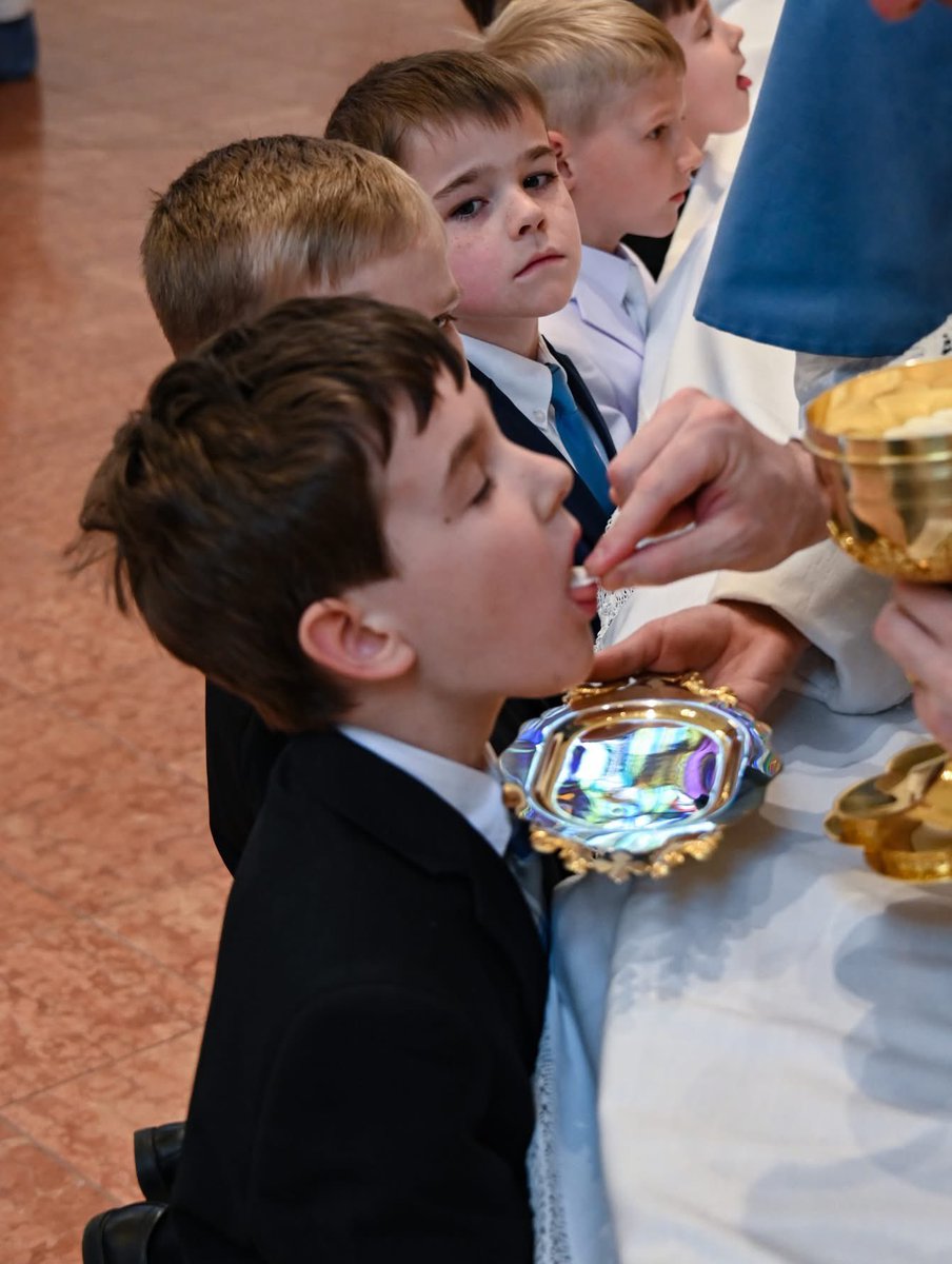MaryOratory's tweet photo. First Communion Sunday and Triple May Crowning at St. Mary's Oratory 2026 

Many, many more photos on the St. Mary's website: https://t.co/2TmmcboQsV https://t.co/OG182JWwwE