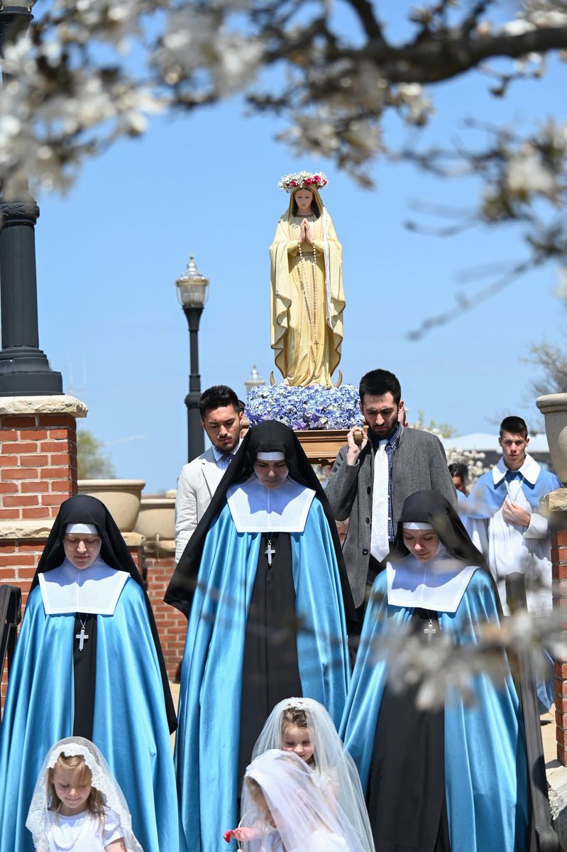 MaryOratory's tweet photo. First Communion Sunday and Triple May Crowning at St. Mary's Oratory 2026 

Many, many more photos on the St. Mary's website: https://t.co/2TmmcboQsV https://t.co/OG182JWwwE