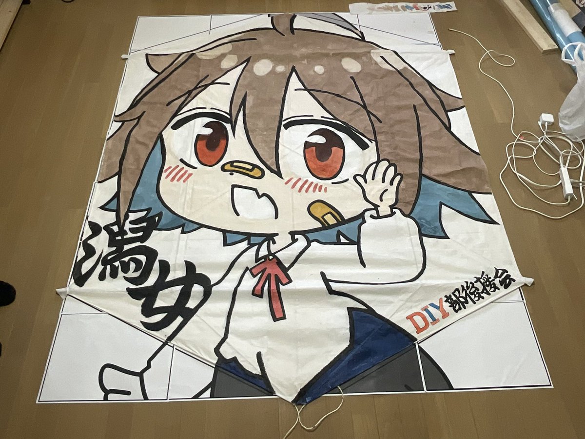 #三条凧合戦への挑戦 
せるふの凧、一応の完成です。いやぁ、みんなが頑張ってくれたおかげで午前中で上がりました。
#diyアニメ #三条凧合戦