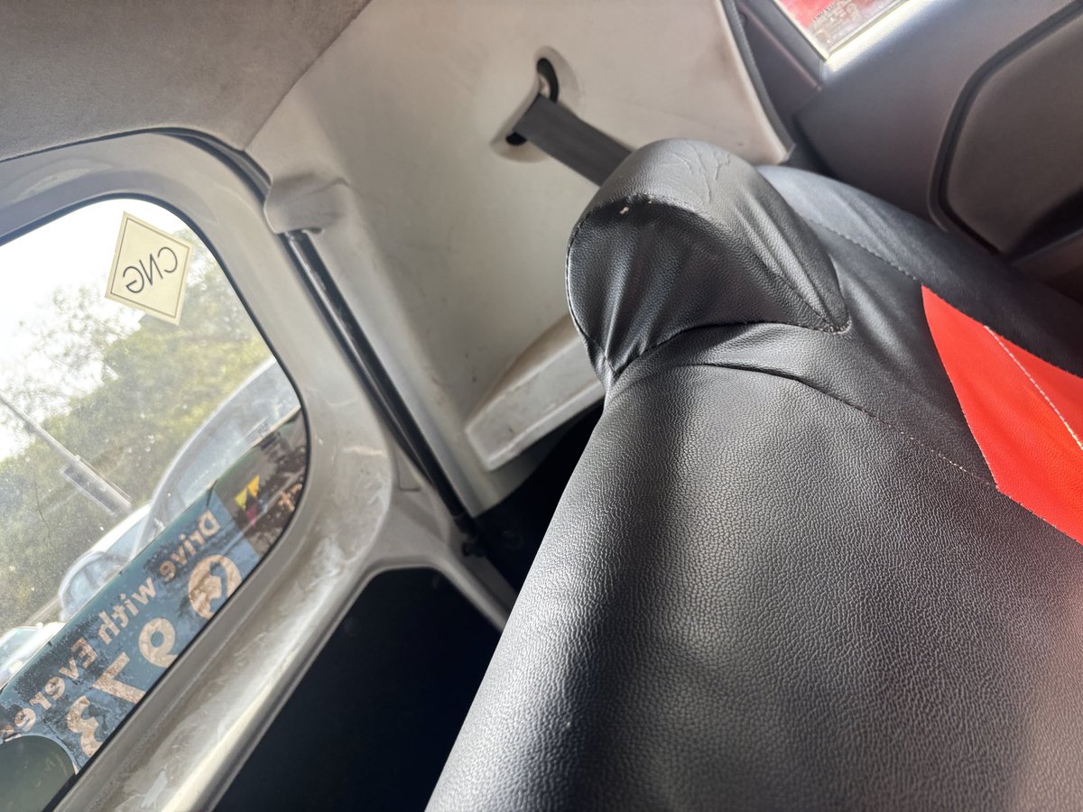 Neurodoclaxmi's tweet image. #NoValueforMoney ! 

#Uber is this what you provide for ride ! 
#DirtyCars #Unkempt cars for a hefty #Surchargefees !! 

It’s becoming a daily #nuisance ! Trying your #luck first if the driver will turn up or not after accepting the ride and then it arrives will it be #Clean!