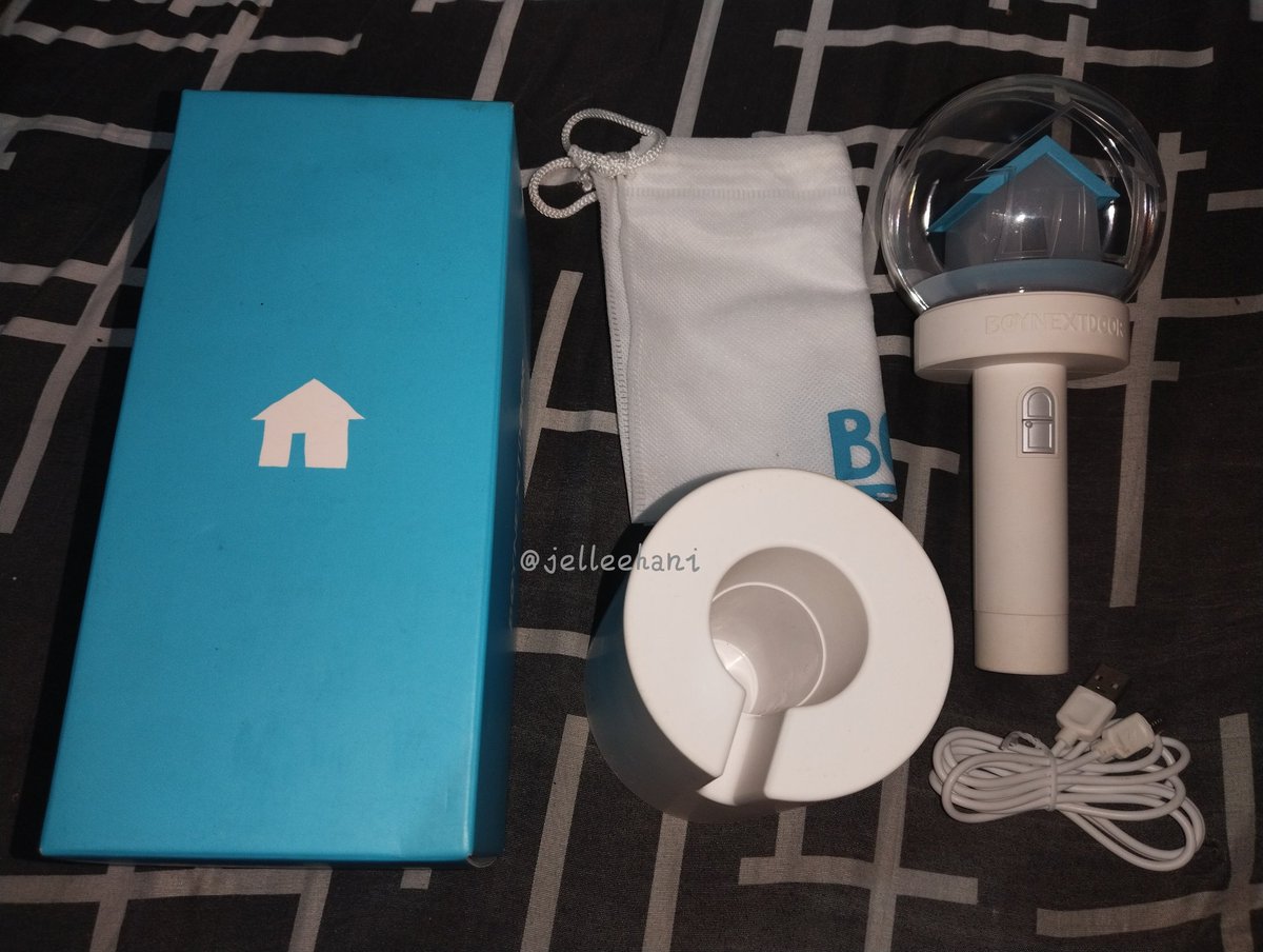 jelleehani's tweet photo. wts lfb boynextdoor onhand 

~ BOYNEXTDOOR LIGHTSTICK 
✧ PRICE: 1500 php
✧ DOP: PAYO
✧ MOP: GCASH
✧ MOD: JNT DIRECT
✧ LOC: RIZAL
⩇ REPLY/DM TO CLAIM
RFS: need funds

⌗ sungho riwoo woonhak jaehyun taesan leehan bnd bonedo ls https://t.co/T5HTKyXIeT