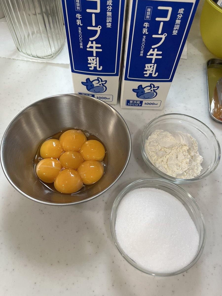 b_xpu2's tweet photo. 私の体調が終わっており昨日今日と出かけられていないんだけどシュークリームは作った
（最後で色々面倒になった😂） https://t.co/YDZ02sGE9M
