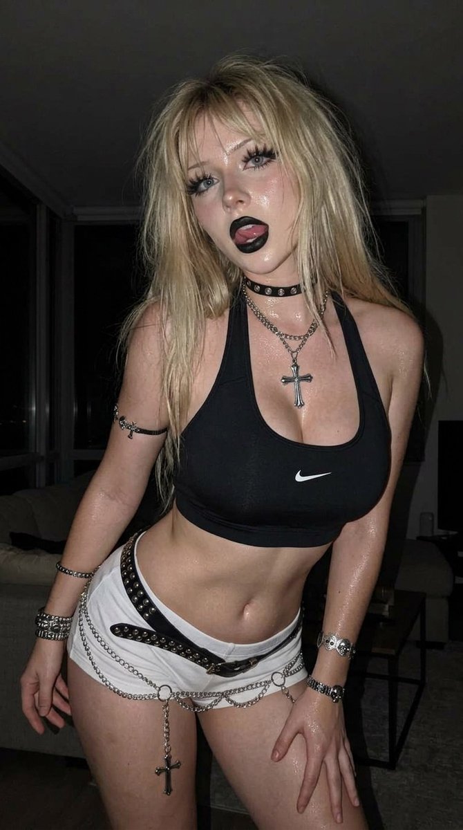 Goth Girl Anna tweet media