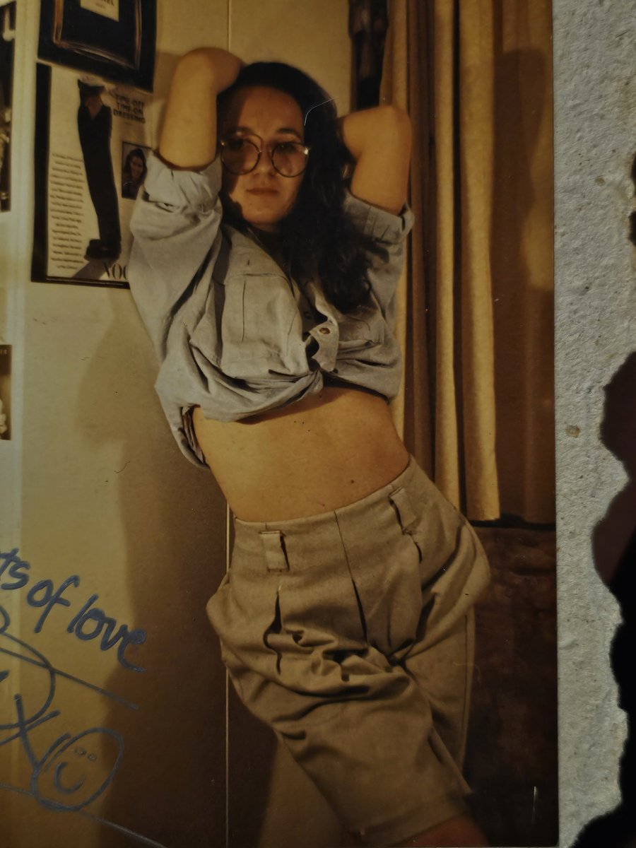 PetraMasekArt's tweet image. Old day of self-portrait 
Who's that lady?
37 years AGO
#oldday #selfportrait #whoisthatlady