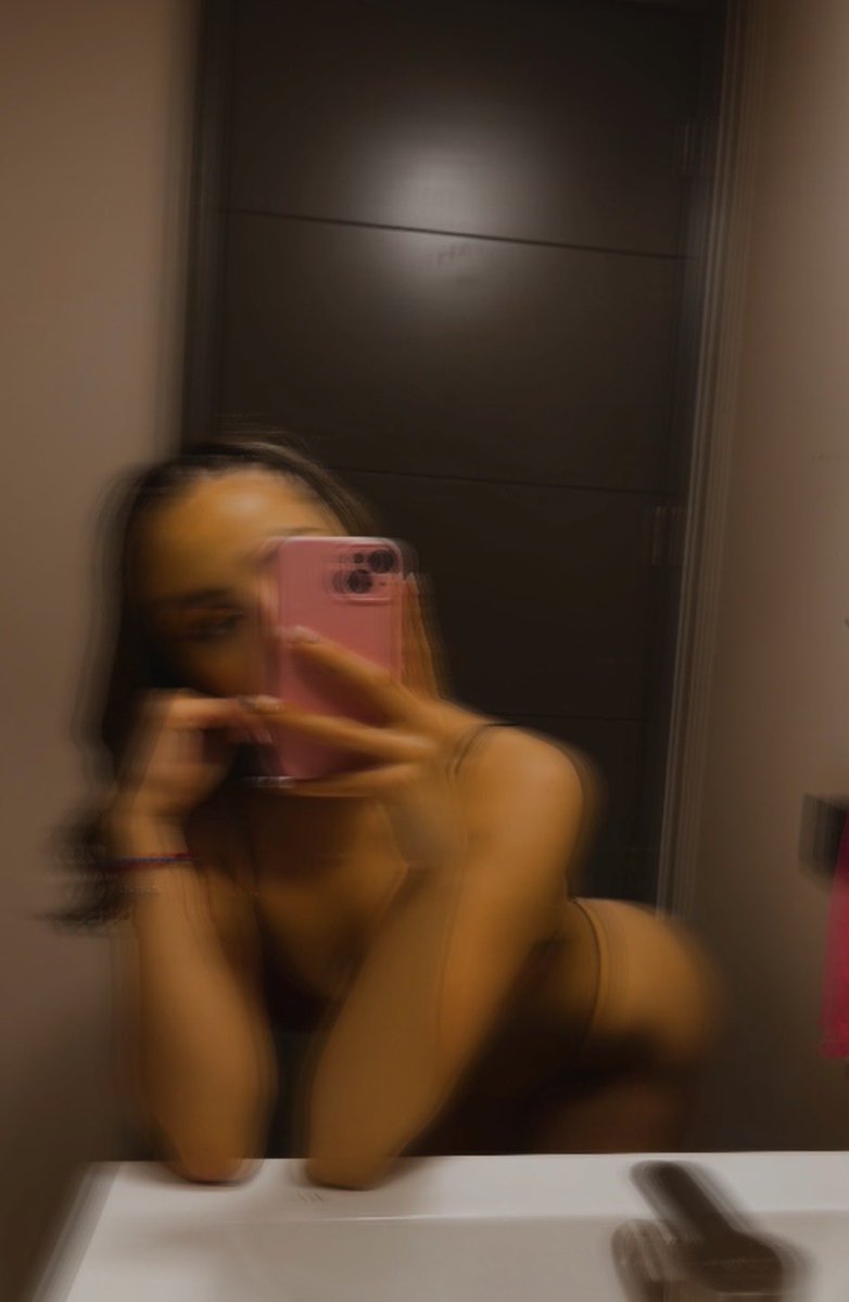 aleandreaa__'s tweet photo. don’t scroll… stay a little 💋
#teaser #baddie #latina https://t.co/hiWlrCME7A