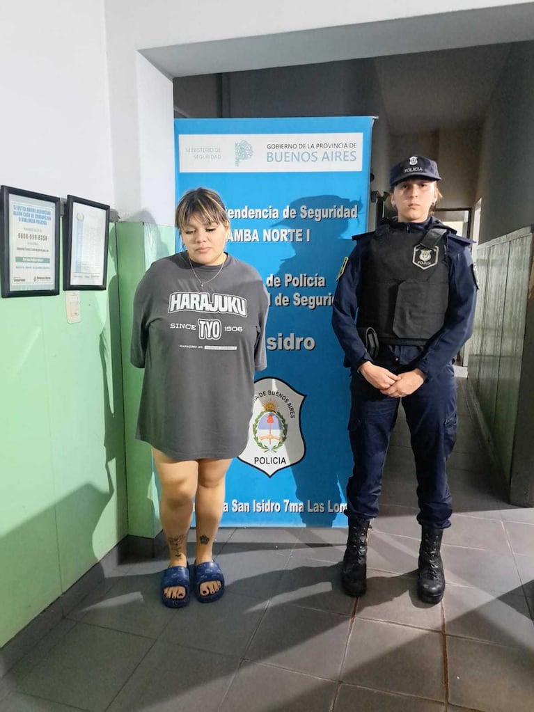 El cagón de <a href="/rialjorge/">JORGE RIAL</a> me tiene bloqueado pero ni leí lo que dijo. 
Su hija sale a robar con su nieto siendo el un millonario.