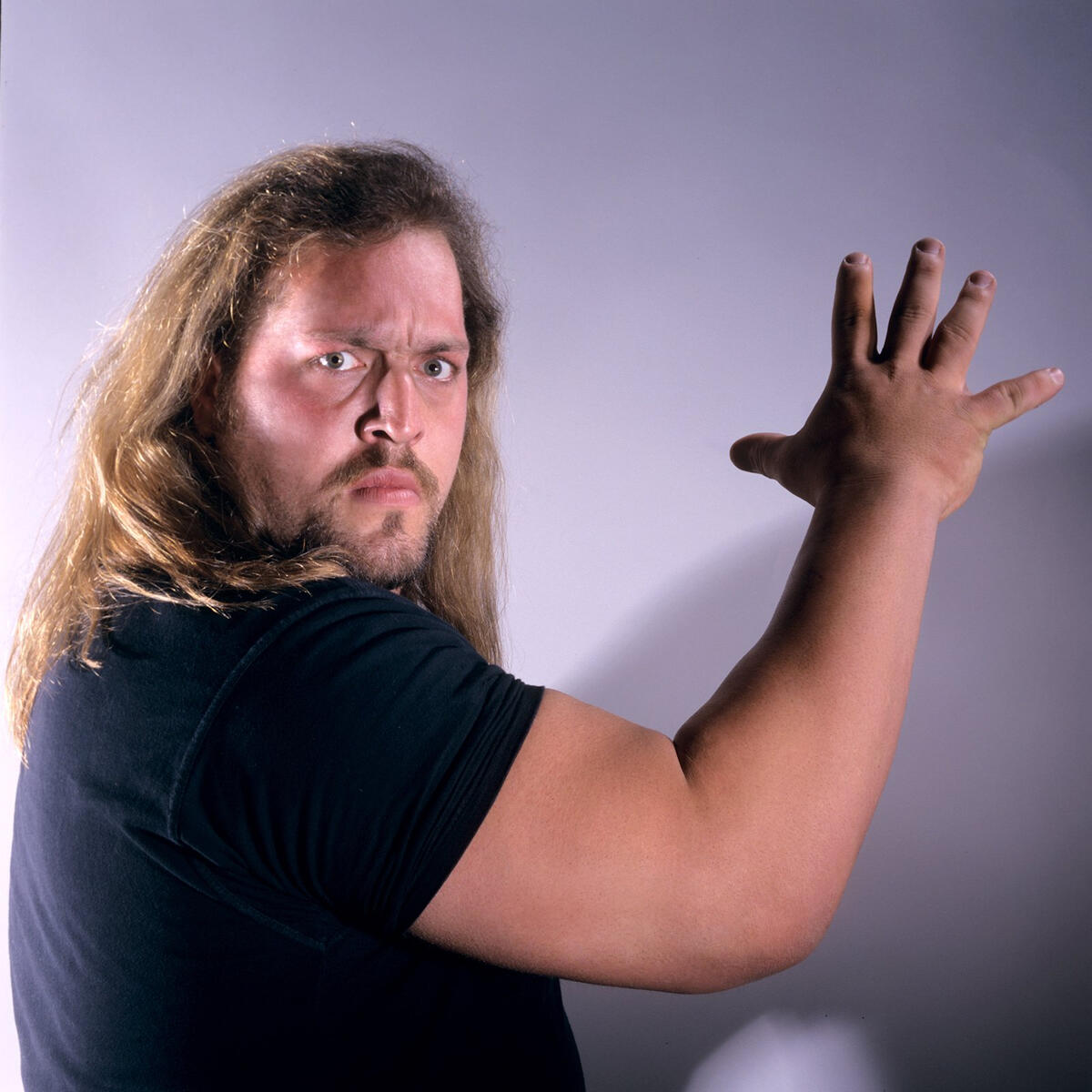 WWFWrestling1's tweet image. 📷 WWF studio shot - Big Show! 📸 Photo from 1999. #WWF #WWE #Wrestling #BigShow #PaulWight