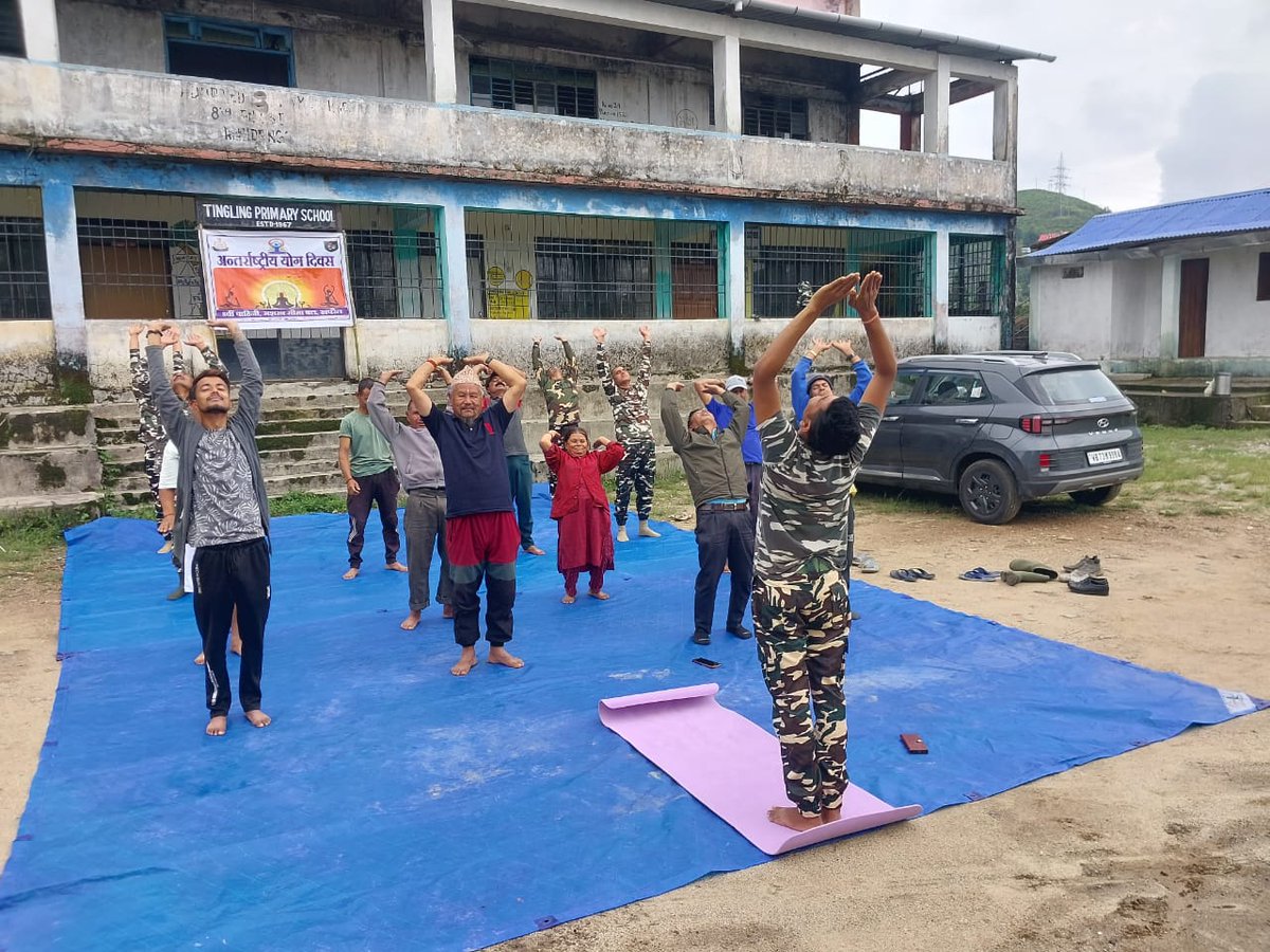 08_ssb's tweet photo. दिनांक 03 मई 2026 को 8Bn, खपरैल के समस्त सीमा चौकियों में अंतरराष्ट्रीय योग दिवस 2026के उपलक्ष्य में 100-दिवसीय काउंटडाउन गतिविधियों के अंतर्गत एक प्रेरणादायक योग कार्यक्रम बलकर्मियों एवं सीमावर्ती ग्रामीणों व विद्यालयों शिक्षकों विद्यार्थियों  के साथ सफल आयोजन किया गया। https://t.co/N9oS78yITA