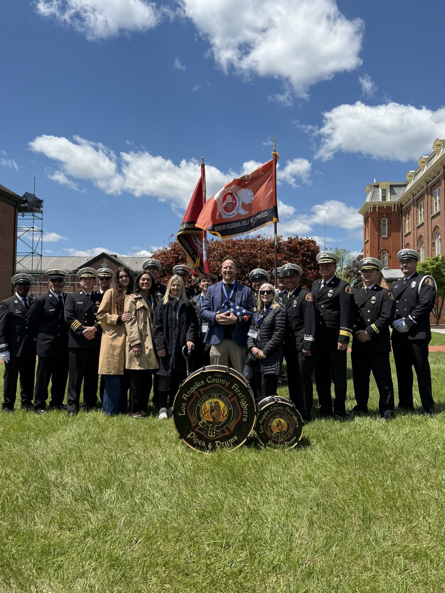 LACOFD's tweet image. Members of the #LACoFD joined family, friends &amp;amp; colleagues in paying our respects to Captain David Gonzalez, FFS Bill Lenzen &amp;amp; FF Dustin Roberto - all part of this year’s @NFFF_News Roll of Honor.

Thank you to the @NFFF_News Memorial for honoring over 200 FFs.

#NeverForget