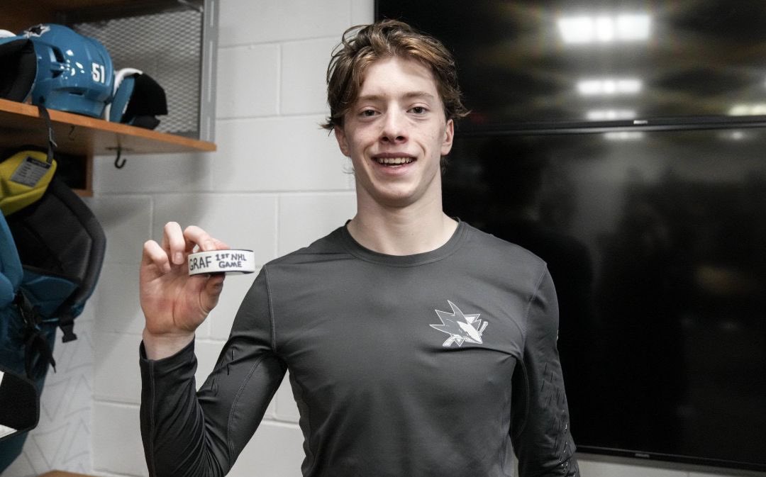 caroline 🦈🏒 tweet media