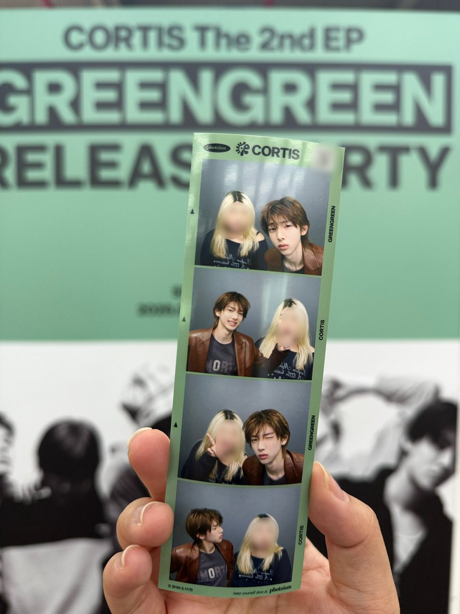 juhooncaa2's tweet photo. Greengreen release party photobooth ❤️ https://t.co/46BhDQBDtC