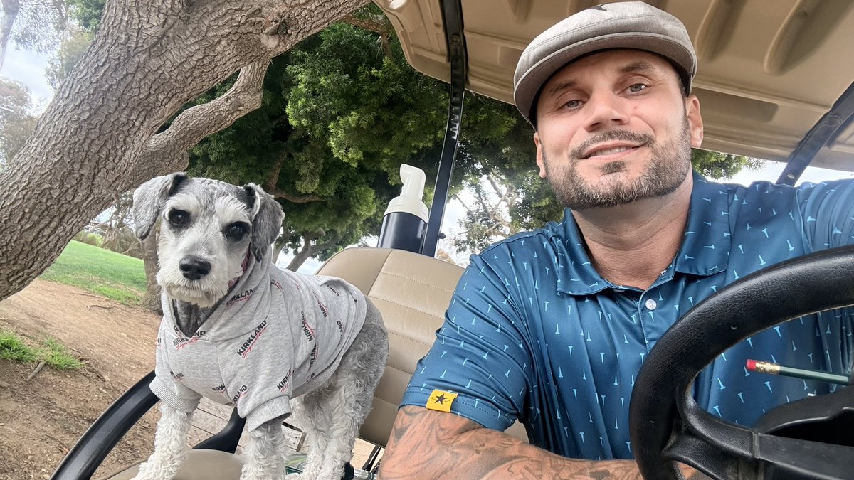 ian_does_golf's tweet photo. My caddie https://t.co/1f0cYyJJPP