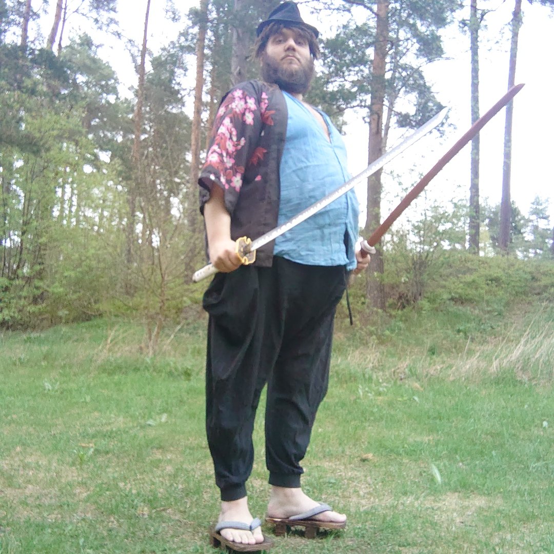 Ohayo everyone!👋

I just woke up, and it is time for my daily Kenjutsu session, followed by a bowl of Ramen for breakfast⚔️🇯🇵🍜