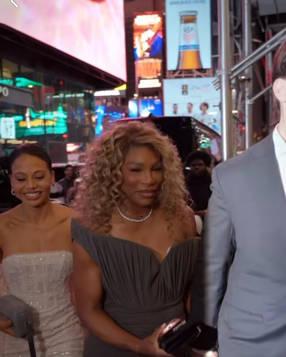 GiggleVibes247's tweet image. Serena Williams and her husband along with Venus Williams and her husband spotted in New York #serenawilliams #reels #fashion #metgala