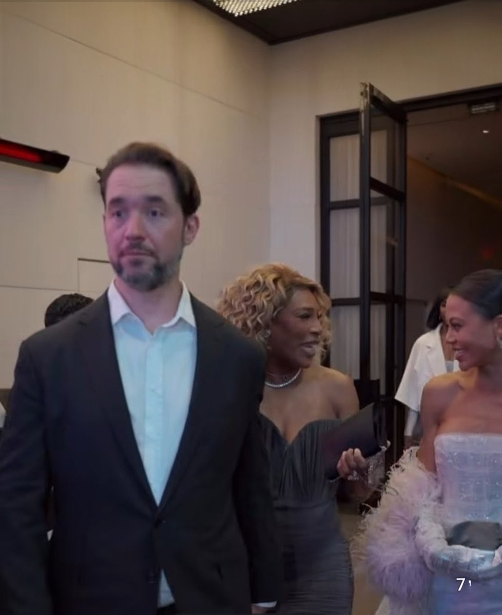 GiggleVibes247's tweet image. Serena Williams and her husband along with Venus Williams and her husband spotted in New York #serenawilliams #reels #fashion #metgala